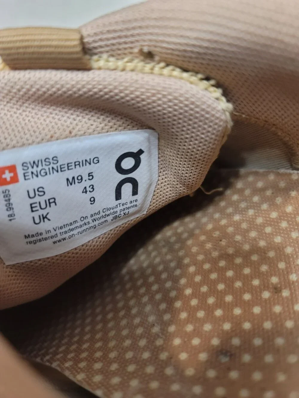 On Cloud Cloud 6 Terry Beige Size Men 9.5